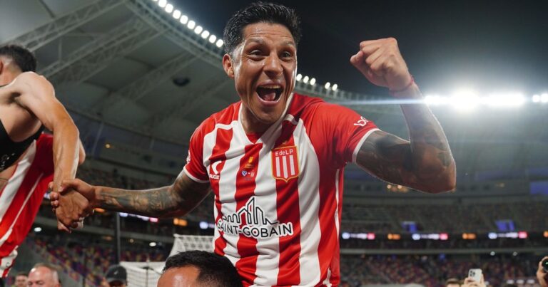 Video: la emotiva despedida de Estudiantes a Enzo Pérez