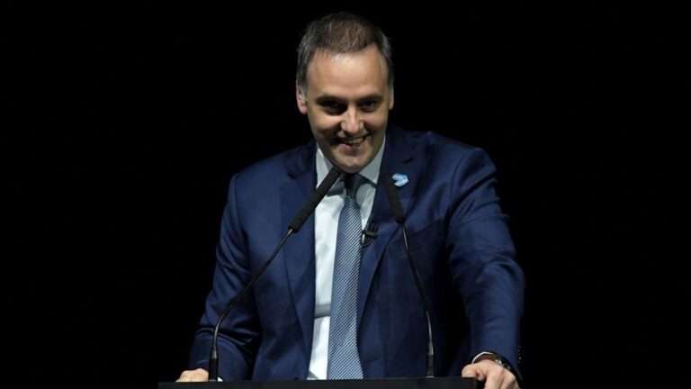 Manuel Adorni cargó contra Macri pero quiere alianza con el PRO: «Se quedó sin nafta»