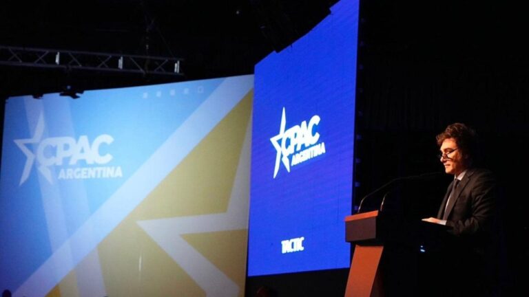 Javier Milei en la CPAC: insultos a un periodista y una extraña metáfora escatológica