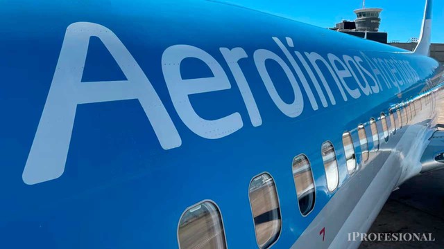 Rumbo a la privatización, Aerolíneas Argentinas selló un histórico acuerdo con el grupo Latam
