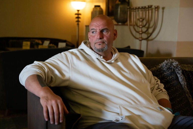 El demócrata Fetterman comienza a verla y asegura que el caso contra Trump es político