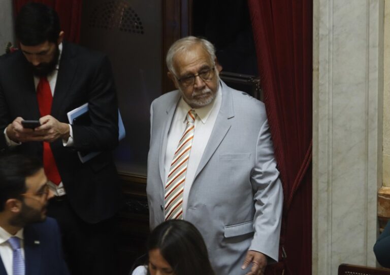 Pami: Un senador libertario admitió que le preocupa el recorte de medicamentos: «me faltan tres pastillas»