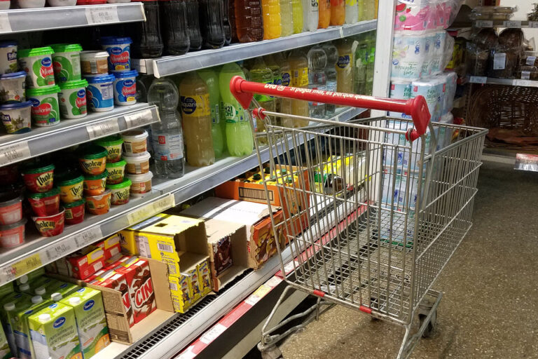 El consumo, a un mes de su peor cumpleaños de la historia