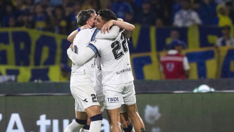 Vélez quiere ser campeón de la Liga Profesional ante Huracán: hora, formaciones y TV