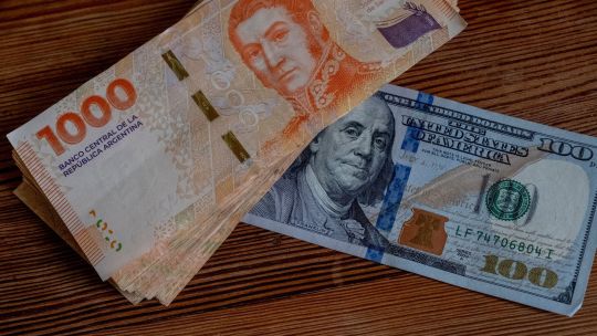 Gracias a Milei, los argentinos ya no aman al dólar… por ahora