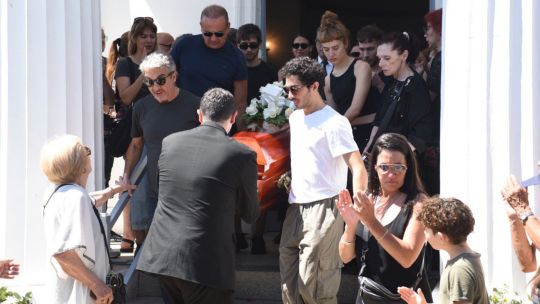 El último adiós a Alejandra Darín de sus seres queridos en el cementerio de Chacarita
