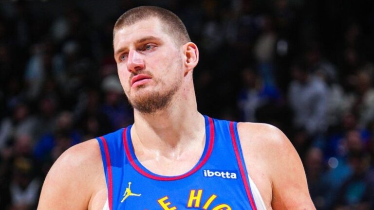 Impresionante: Nikola Jokic clavó un triple desde 20 metros y marcó un récord histórico