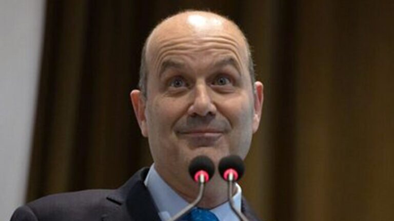 El Gobierno confirmó que echó a 37.595 empleados estatales en un año