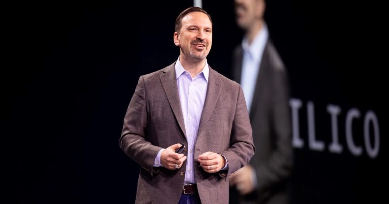 Chris Betz, jefe de seguridad de AWS: Deberíamos dejar de usar contraseñas siempre que se pueda