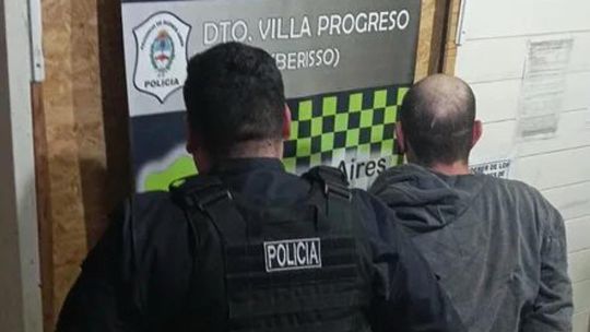 Un hombre atacó a un perro a mordiscos y lo ahorcó hasta matarlo: «Gritaba y lo torturaba»
