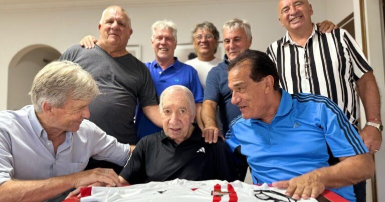 La visita especial a Bilardo de los campeones de Estudiantes en el Metropolitano 1982