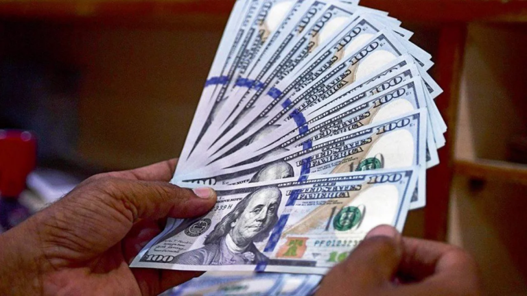 Créditos en dólares: los dos factores clave a la hora de elegir los préstamos en moneda dura