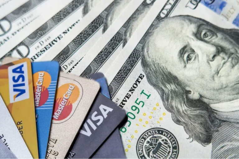 Desde hoy, los comercios podrán aceptar pagos en dólares con tarjeta de débito