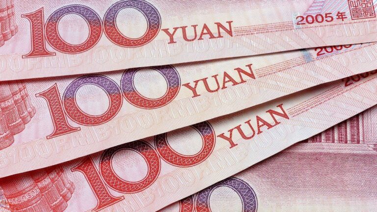 China busca fortalecer el papel global del yuan, en medio de la suba del dólar