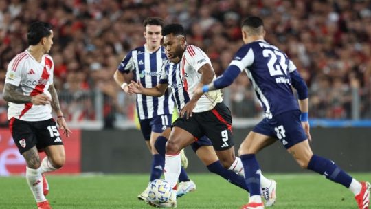 En un duelo parejo, River y Talleres firmaron un 1-1 en la fecha 13