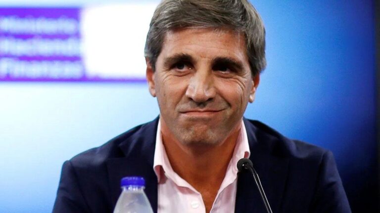 Luis Caputo celebró que Molinos diera marcha atrás con los aumentos de precios