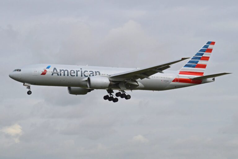 Un avión que volaba a Miami se declaró en emergencia y volvió a Ezeiza