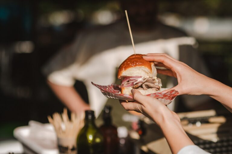 Mercado Fusión 2025: gastronomía al aire libre, talleres y música en Parque Thays