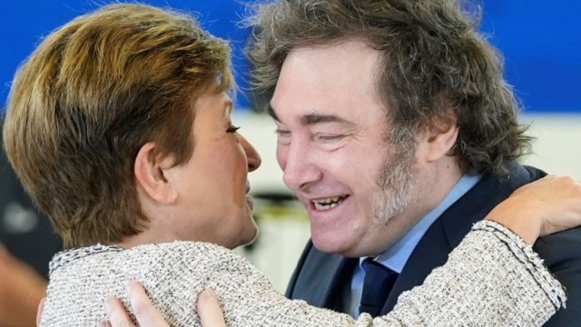 La directora del FMI aclaró sus dichos sobre las elecciones argentinas, tras críticas opositoras