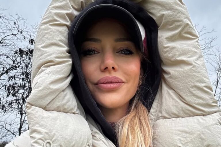 Evangelina Anderson fue a ver a Bastian en River, le trajo buena suerte y mostró su look invernal