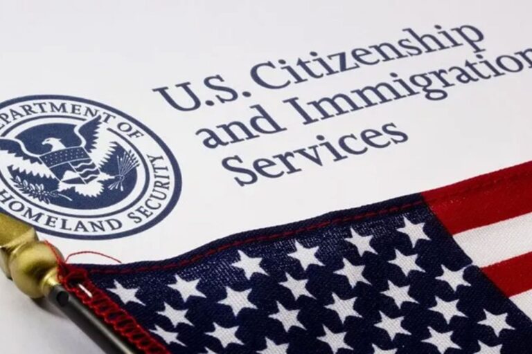 Nueva tarifa anual: la simple acción por la que se podría perder el estatus de asilo en Estados Unidos