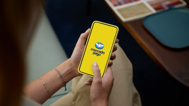 Mercado Pago comenzó a vender dólar oficial: a qué precio y cómo queda frente a los bancos