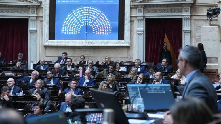 La oposición le marca la cancha a Javier Milei y le exhibe los dos tercios en Diputados
