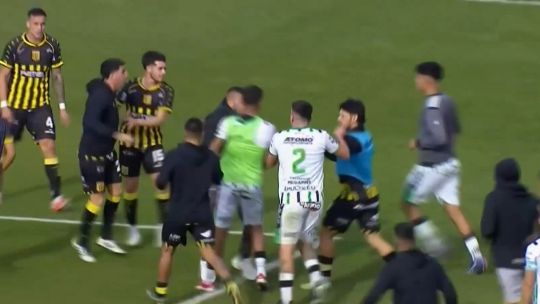 AFA suspendió a varios jugadores y clausuró el Estadio de Nueva Chicago tras los incidentes ante Almirante Brown