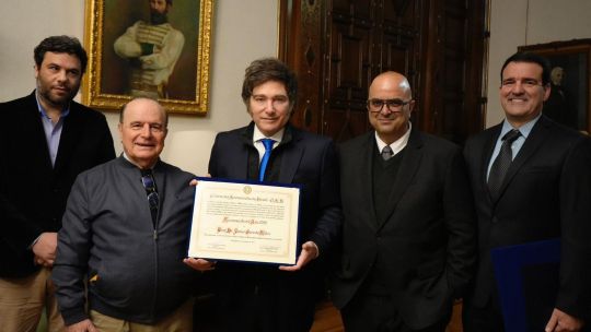 El economista que premió a Milei fue inhabilitado en Brasil y ya le dio el mismo galardón dos veces en seis meses