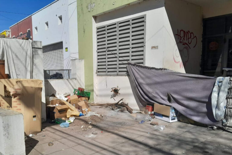 Córdoba: vecina denuncia a usurpadores y la Municipalidad no hace nada