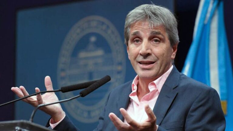 Revelan mensaje de Luis Caputo a empresarios: «Es esto o comunismo en 2027»