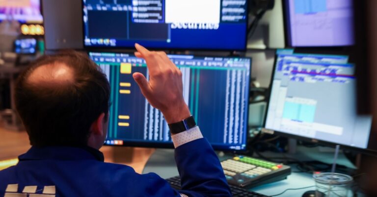 Alivio en los mercados: suben hasta 6% las acciones y se recuperan los bonos