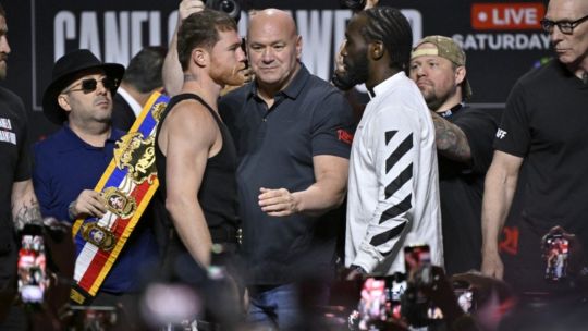 Canelo Álvarez y Terence Crawford protagonizan otra pelea memorable en Las Vegas