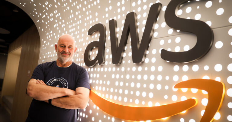 Werner Vogels, CTO de Amazon: Lo único que hace la IA generativa es alucinar, porque no tiene cerebro