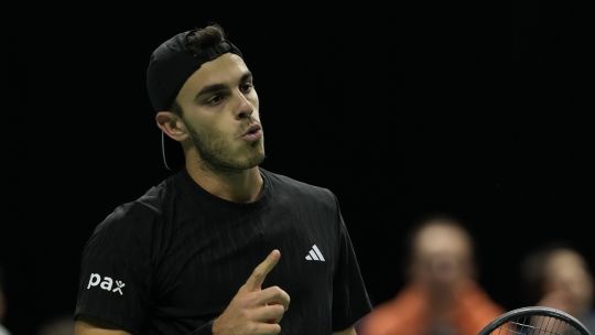 Francisco Cerúndolo ganó y enfrentará a Jannik Sinner en el Masters de París