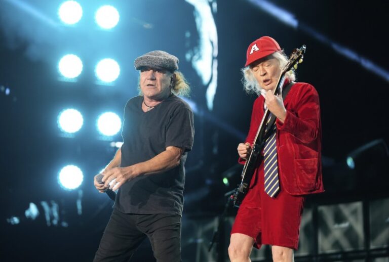 Milei festejó que AC/DC lo invitó a tocar en River pero se comió una fake